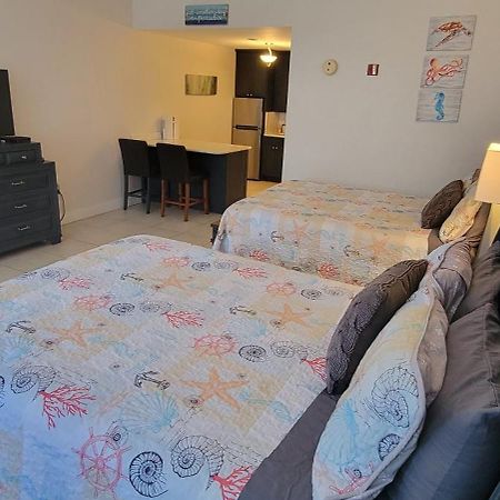 Sea Breeze, Studio 510, Beach Steps Away!+Pool+Wifi Ruskin Luaran gambar
