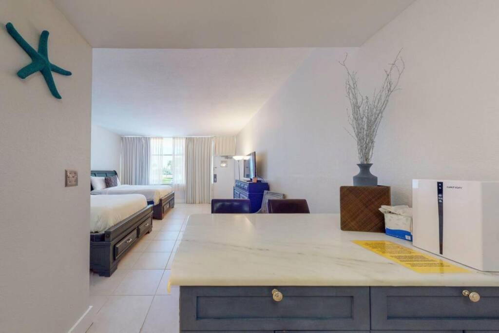 Sea Breeze, Studio 510, Beach Steps Away!+Pool+Wifi Ruskin Luaran gambar