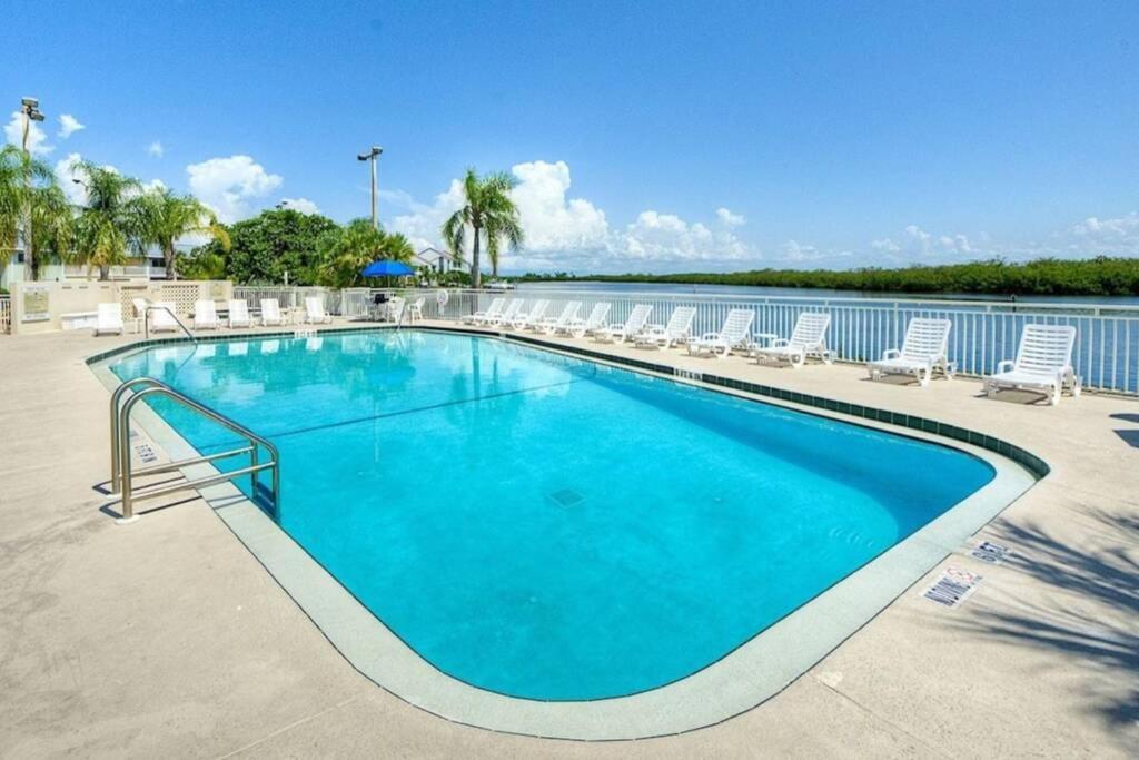 Sea Breeze, Studio 510, Beach Steps Away!+Pool+Wifi Ruskin Luaran gambar