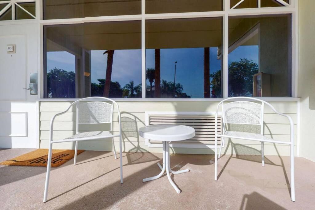 Sea Breeze, Studio 510, Beach Steps Away!+Pool+Wifi Ruskin Luaran gambar