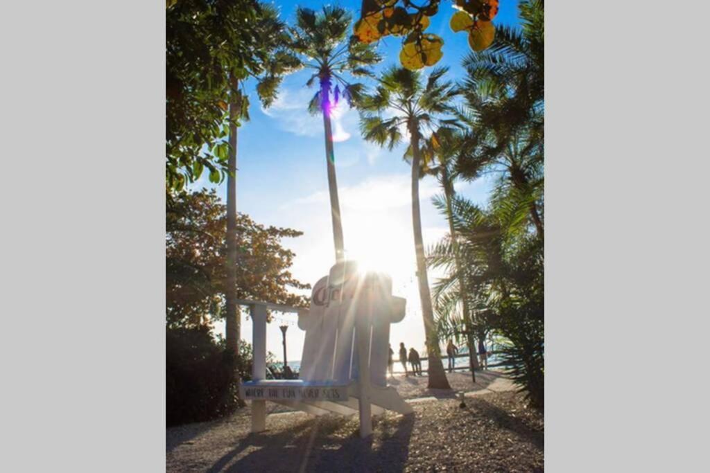 Sea Breeze, Studio 510, Beach Steps Away!+Pool+Wifi Ruskin Luaran gambar